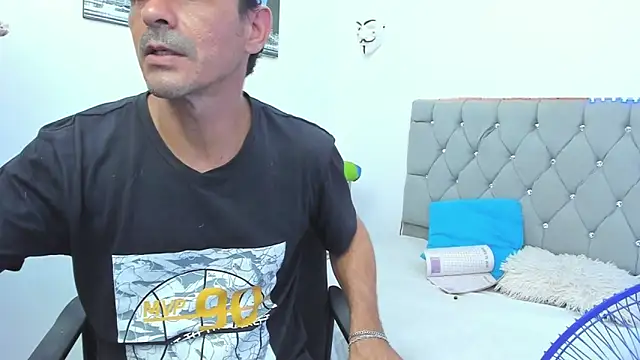 Snapshot of Sofi_And_Santy chatting on 23, 11, 2025 Sofi And Santy online show from 23, 11, 2025