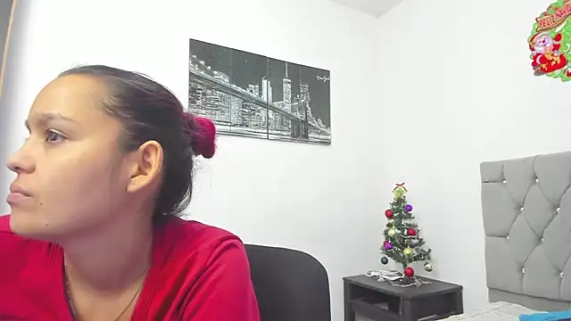 Snapshot of Sofi_And_Santy chatting on 6, 1, 2026 Sofi And Santy online show from 6, 1, 2026