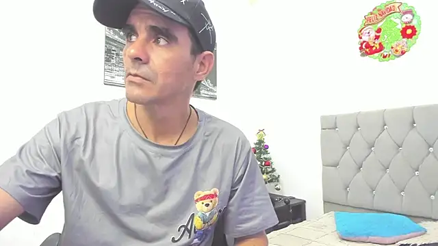 Snapshot of Sofi_And_Santy chatting on 11, 1, 2026 Sofi And Santy online show from 11, 1, 2026