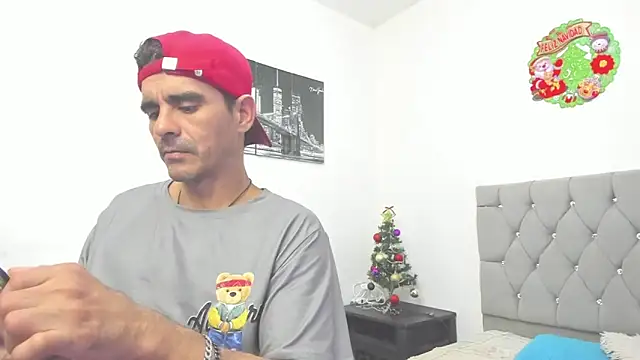 Snapshot of Sofi_And_Santy chatting on 12, 1, 2026 Sofi And Santy online show from 12, 1, 2026