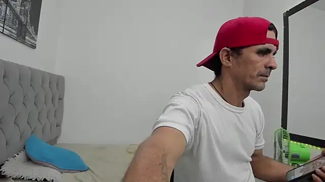 Snapshot of Sofi_And_Santy chatting on 28, 2, 2026 Sofi And Santy online show from 28, 2, 2026