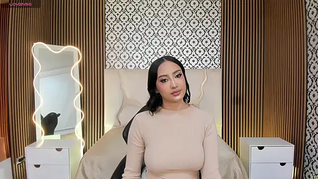 Snapshot of BEELLA_TAY1 chatting on 15, 11, 2025 BEELLA TAY1 online show from 15, 11, 2025