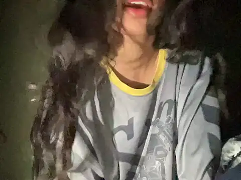 Snapshot of youngriri2 chatting on 15, 11, 2025 youngriri2 online show from 15, 11, 2025