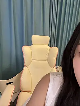 Snapshot of yiyi_3523 chatting on 8, 3, 2026 yiyi 3523 online show from 8, 3, 2026