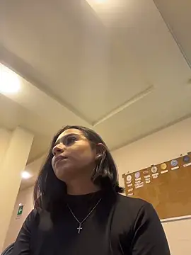AlyssaRay online show from 29, 4, 2026