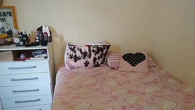 CllarinhaCortes online show from 20, 2, 2026