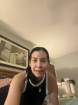 Snapshot of yolandaflores chatting on 12, 10, 2025 yolandaflores online show from 12, 10, 2025