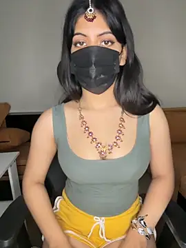 Snapshot of hey_wifey chatting on 2, 11, 2025 hey wifey online show from 2, 11, 2025