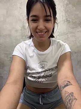 Snapshot of 1evelinewood chatting on 3, 3, 2025 1evelinewood online show from 3, 3, 2025