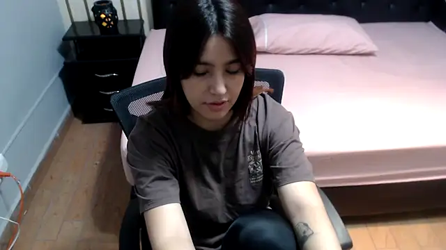 Snapshot of 1evelinewood chatting on 17, 3, 2026 1evelinewood online show from 17, 3, 2026