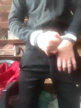 Snapshot of szabi1995 chatting on 4, 12, 2025 szabi1995 online show from 4, 12, 2025