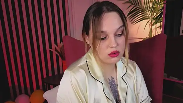 kiki mikki  online show from 18, 10, 2025