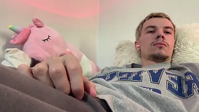 Jeremy1Scott online show from 3, 8, 2026