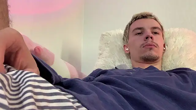 Jeremy1Scott online show from 6, 8, 2026