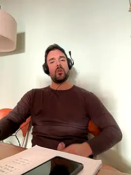 Snapshot of ReDiBastoni90 chatting on 28, 10, 2025 ReDiBastoni90 online show from 28, 10, 2025