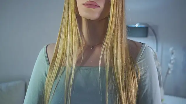 FarahCaballero online show from 15, 10, 2025