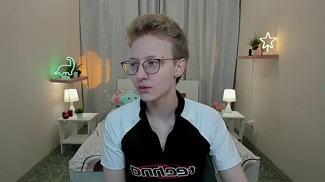 EllaSloan online show from 28, 10, 2025