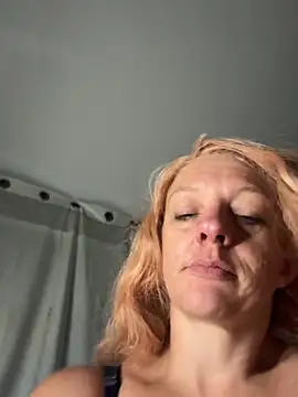 Snapshot of queenkelly1234 chatting on 5, 7, 2026 queenkelly1234 online show from 5, 7, 2026