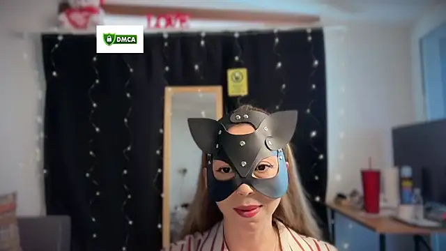 Snapshot of _Nefertiti chatting on 11, 6, 2026 Nefertiti online show from 11, 6, 2026