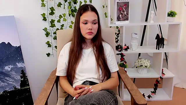 LynnaLowrance online show from 15, 10, 2025