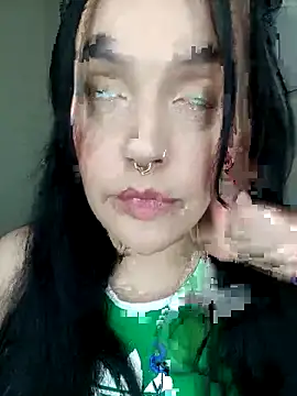 Snapshot of ravendeluxe chatting on 28, 10, 2025 ravendeluxe online show from 28, 10, 2025