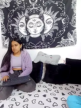 abby n emily online show from 28, 10, 2025