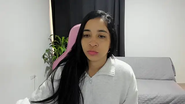 Snapshot of Kruela chatting on 5, 11, 2025 Kruela online show from 5, 11, 2025