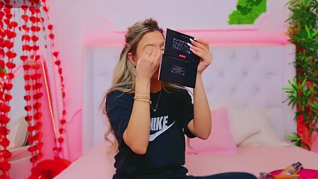 AriannaSins online show from 6, 2, 2025