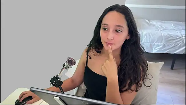 Snapshot of WinnieRin chatting on 3, 12, 2025 WinnieRin online show from 3, 12, 2025