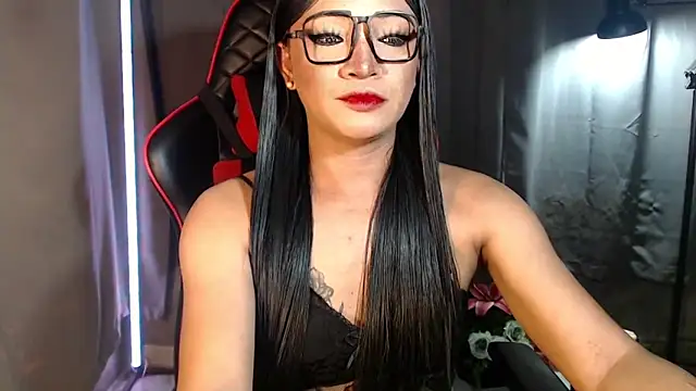 Snapshot of smokeprincess chatting on 15, 12, 2025 smokeprincess online show from 15, 12, 2025