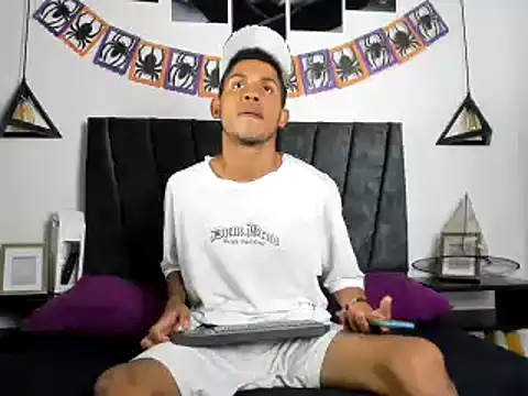 sexy latin cum online show from 23, 10, 2025