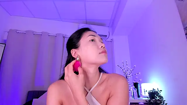 Divine Madeleine online show from 16, 7, 2026