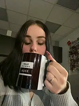 AliceLune online show from 1, 2, 2026