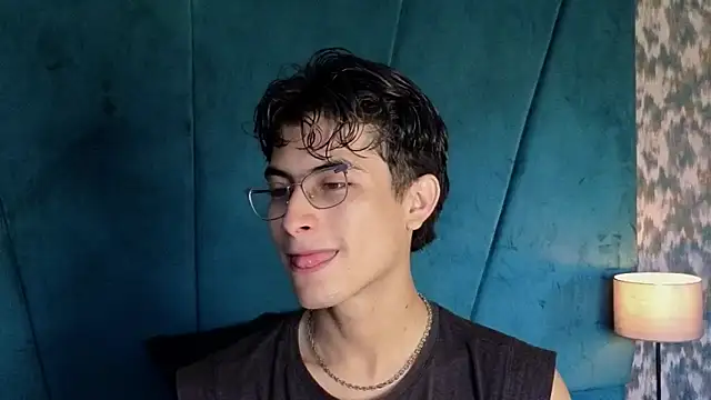 Aaron Eze online show from 2, 11, 2025