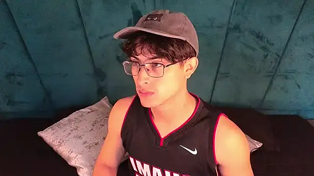 Aaron Eze online show from 5, 5, 2026