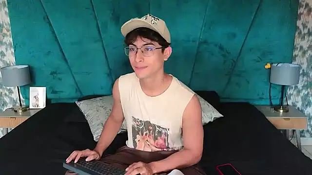 Aaron Eze online show from 7, 5, 2026
