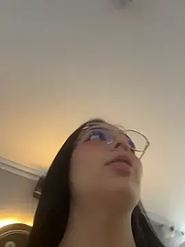 michelle cutee  online show from 25, 6, 2026
