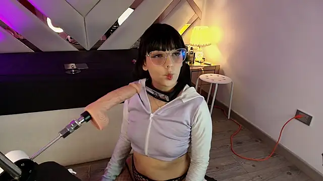 michelle cutee  online show from 28, 6, 2026
