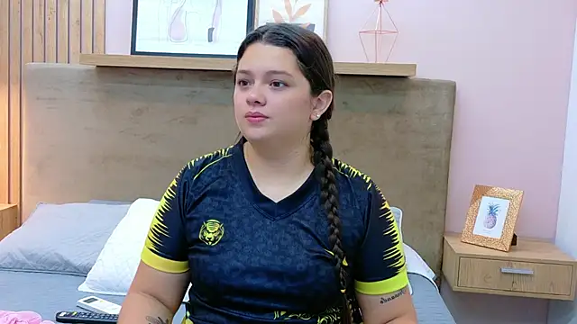 Tessa Stone online show from 11, 2, 2026