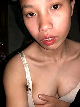 Snapshot of Lily-2k chatting on 24, 10, 2025 Lily-2k online show from 24, 10, 2025