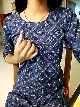 Snapshot of Ratri-Biswas chatting on 7, 11, 2025 Ratri-Biswas online show from 7, 11, 2025