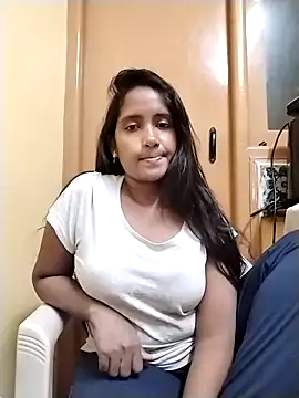 Snapshot of Beauty_maya chatting on 4, 11, 2025 Beauty maya online show from 4, 11, 2025