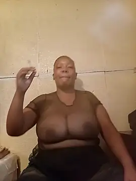 boobsqueenxo online show from 25, 3, 2026