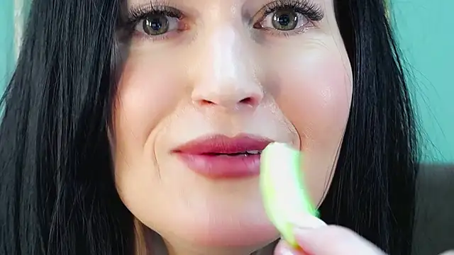 Snapshot of JaneWalch chatting on 18, 6, 2026 JaneWalch online show from 18, 6, 2026