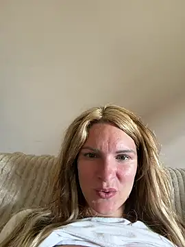 kinkysarahx online show from 9, 8, 2026