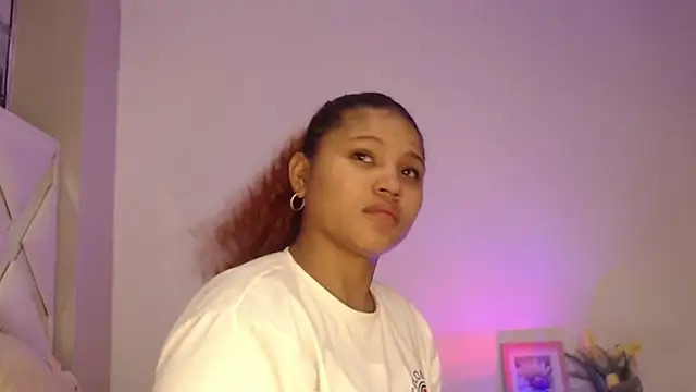 Snapshot of miel_alisha chatting on 7, 7, 2026 miel alisha online show from 7, 7, 2026