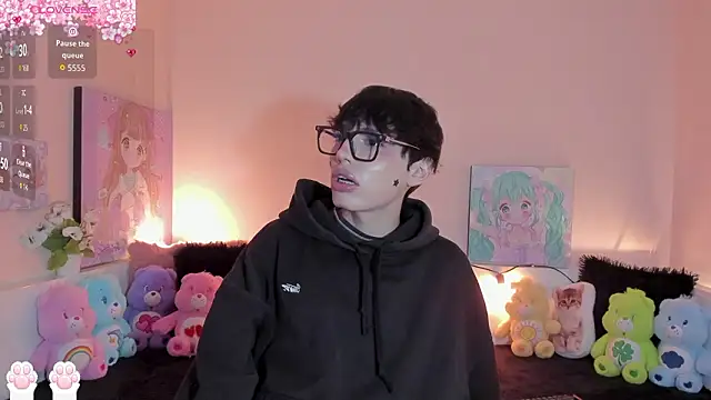 Strawberry Kitty  online show from 1, 3, 2026