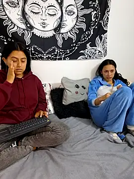 emily n abby online show from 13, 7, 2026