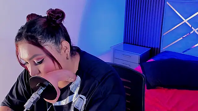 Halleyrosse online show from 13, 11, 2025