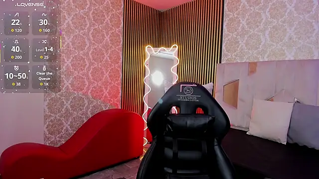 Snapshot of Adisson_Tay chatting on 4, 11, 2025 Adisson Tay online show from 4, 11, 2025